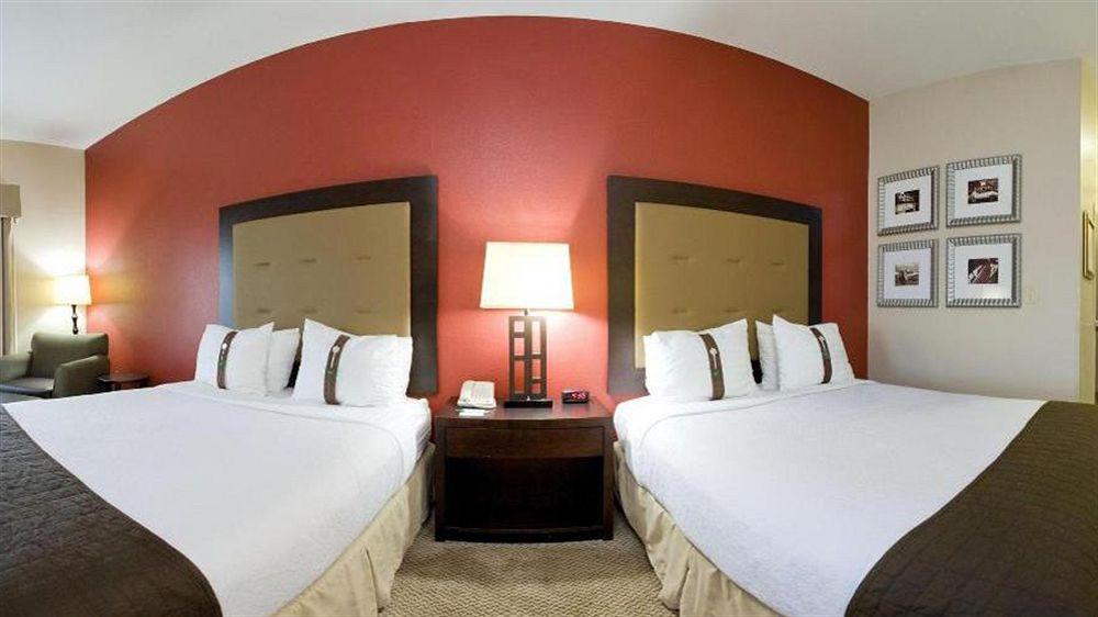 Holiday Inn Hotels Batesville By Ihg Exterior photo